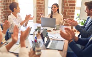 Primer empleo: dónde están las oportunidades y qué perfiles buscan las empresas