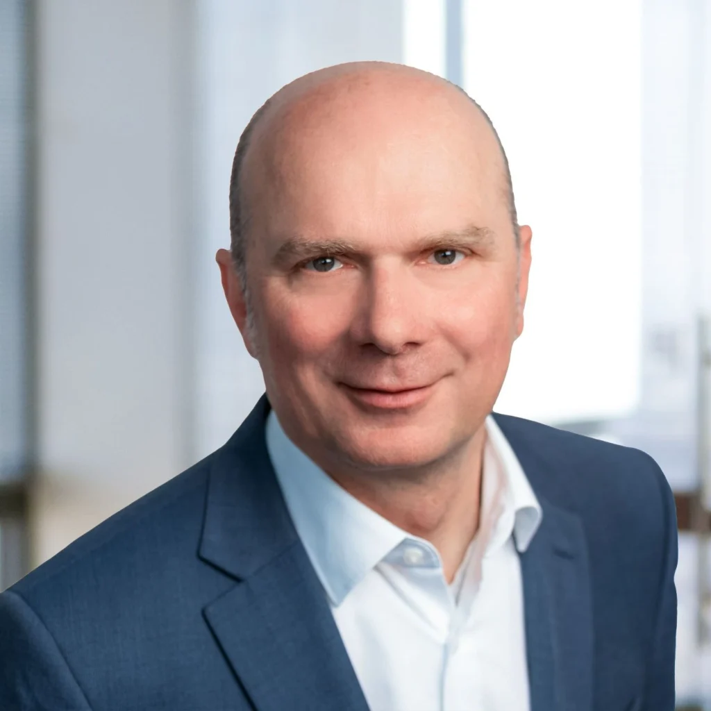 Ralf Buchhauser, Wirtschaftsprüfer, Steuerberater und Rechtsanwalt bei Auren Deutschland in München, im Büro