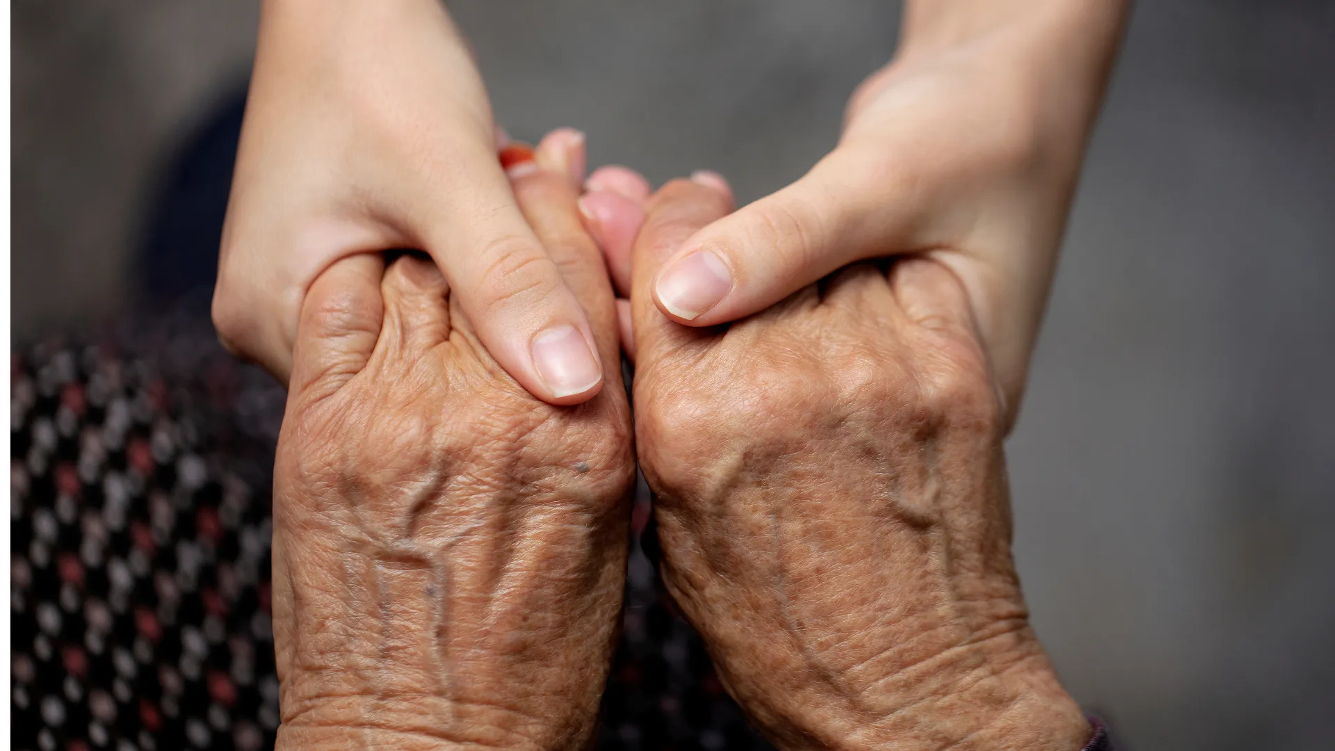 Testamentsauslegung: Bestimmung des Erben als die Person, die „bis zu meinem Tod pflegt und betreut“