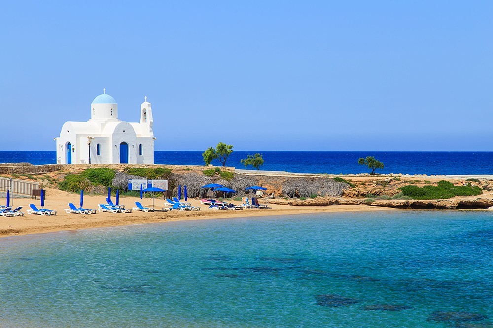Tourism & sustainability: two opposing concepts?